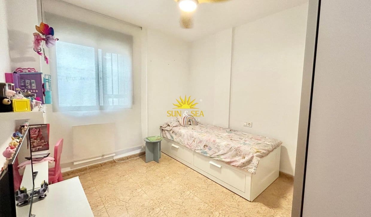3 makuuhuone Huoneisto vuokrattavana paikassa San Fulgencio mukana uima-altaan 
autotalli - 900 € (Ref: 9946331)