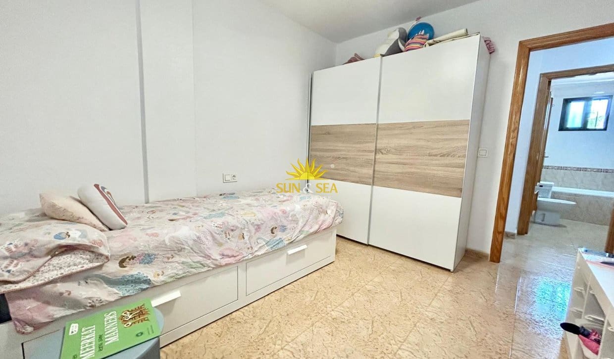 3 makuuhuone Huoneisto vuokrattavana paikassa San Fulgencio mukana uima-altaan 
autotalli - 900 € (Ref: 9946331)