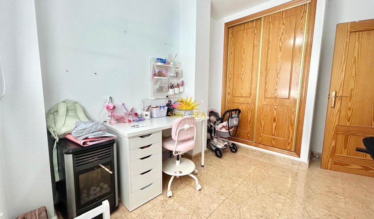 3 makuuhuone Huoneisto vuokrattavana paikassa San Fulgencio mukana uima-altaan 
autotalli - 900 € (Ref: 9946331)