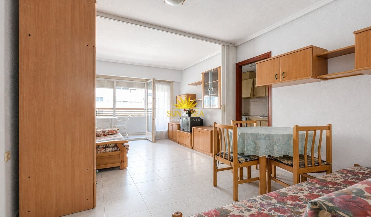 1 sypialnia Apartament na sprzedaż w Torrevieja z basenem - 93 900 € (Ref: 9946614)