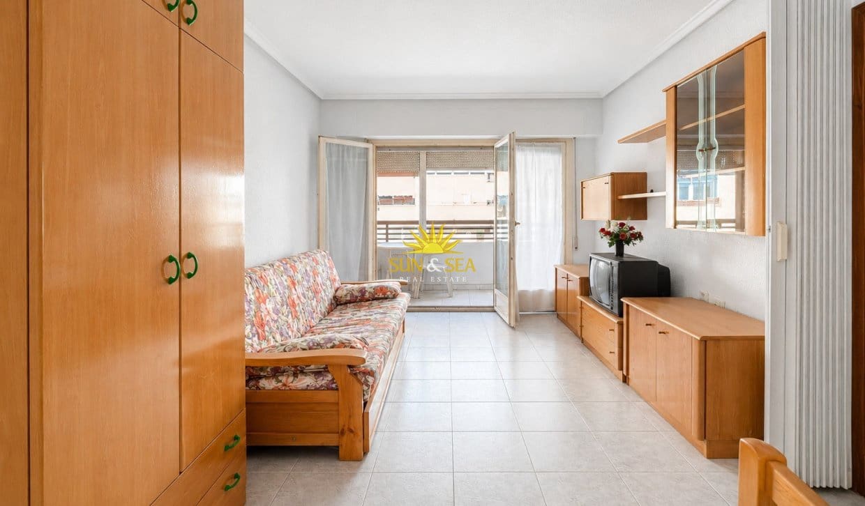 1 sypialnia Apartament na sprzedaż w Torrevieja z basenem - 93 900 € (Ref: 9946614)