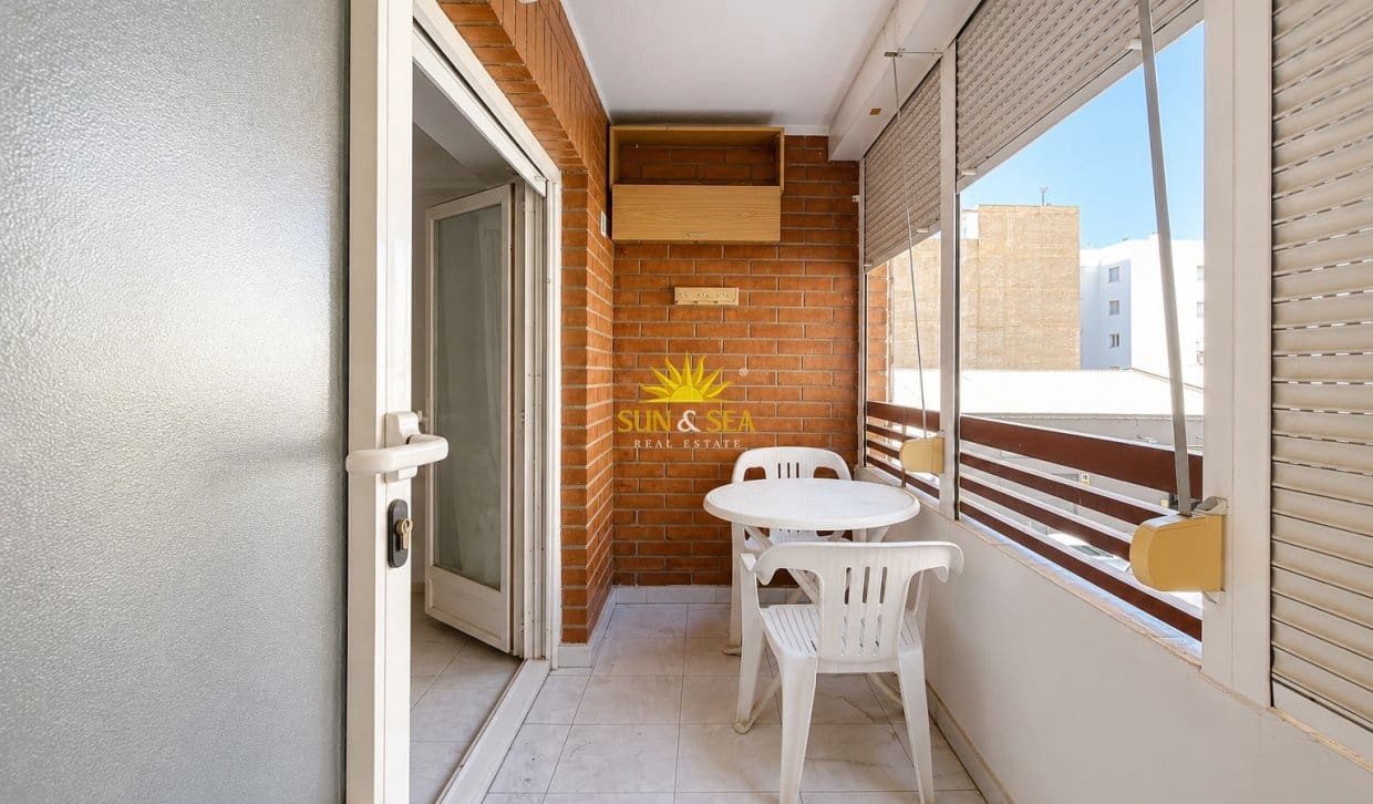 1 sypialnia Apartament na sprzedaż w Torrevieja z basenem - 93 900 € (Ref: 9946614)