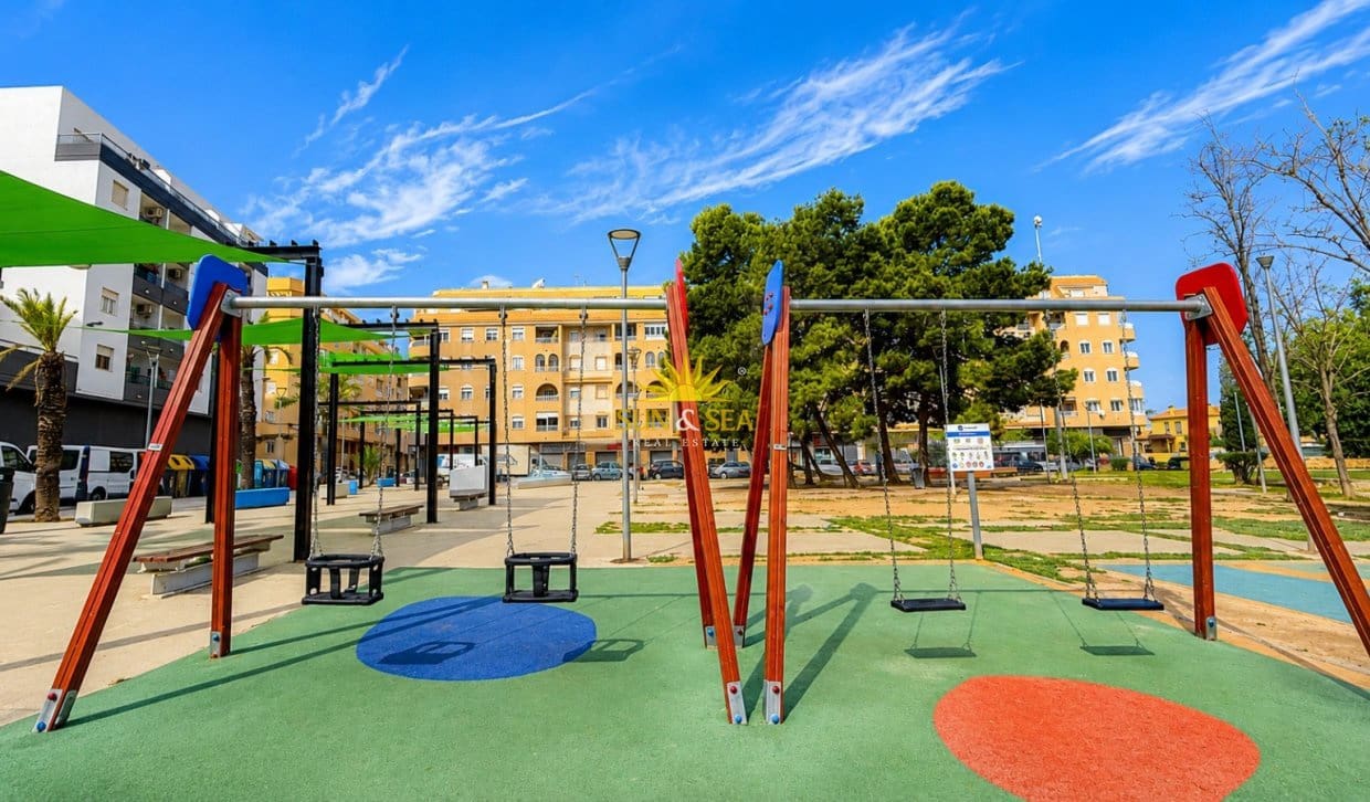 1 sypialnia Apartament na sprzedaż w Torrevieja z basenem - 93 900 € (Ref: 9946614)