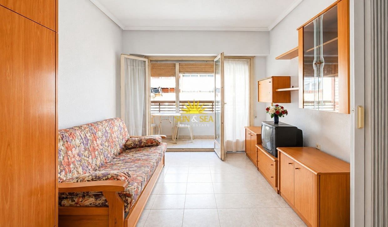 1 sypialnia Apartament na sprzedaż w Torrevieja z basenem - 93 900 € (Ref: 9946614)