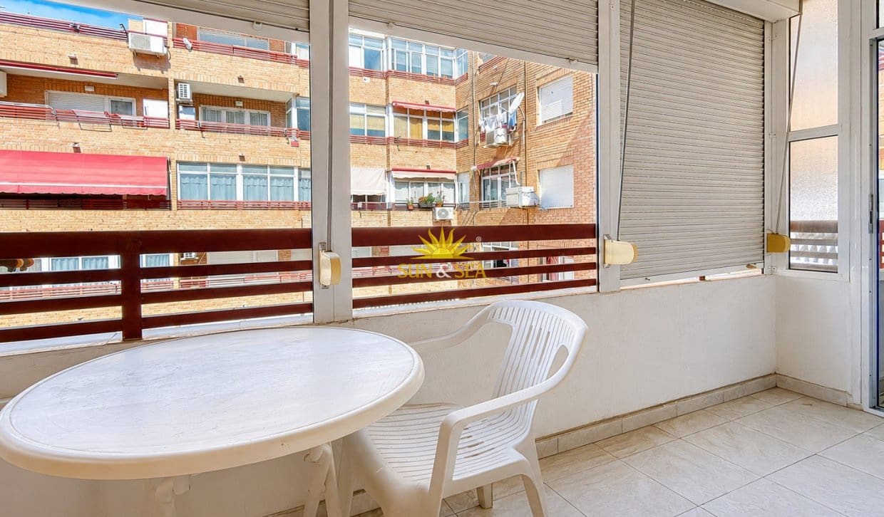 1 sypialnia Apartament na sprzedaż w Torrevieja z basenem - 93 900 € (Ref: 9946614)