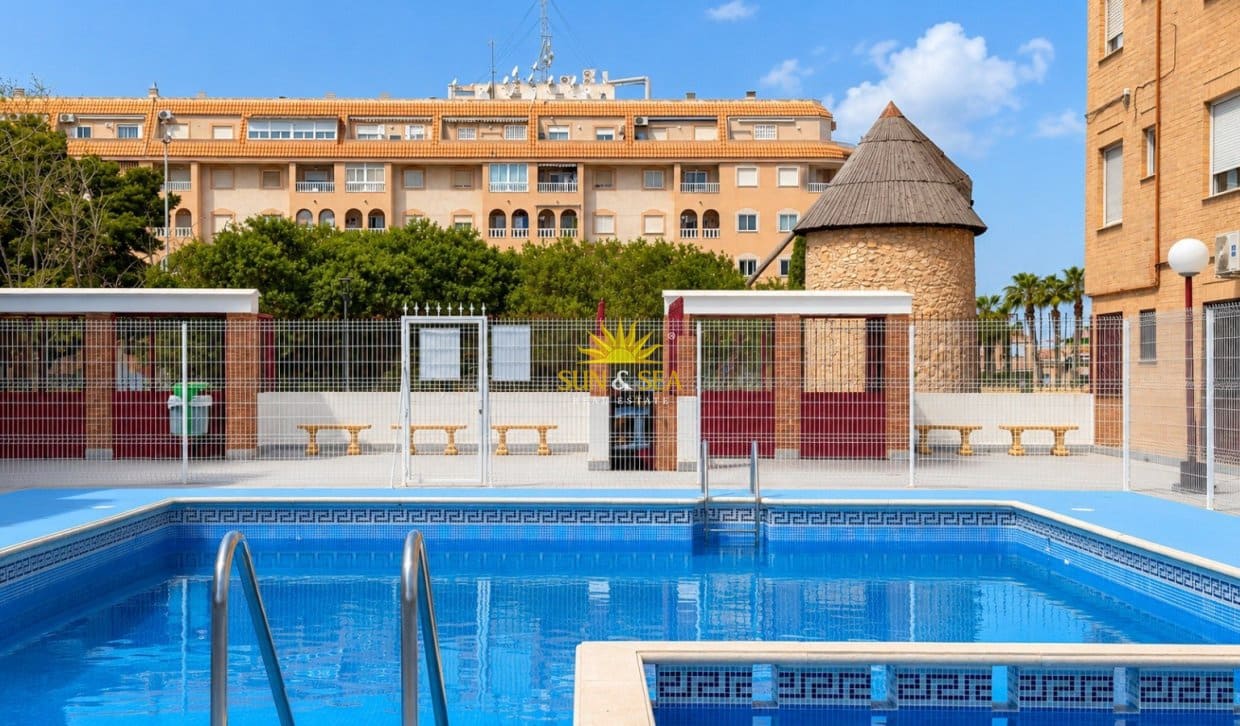 1 sypialnia Apartament na sprzedaż w Torrevieja z basenem - 93 900 € (Ref: 9946614)