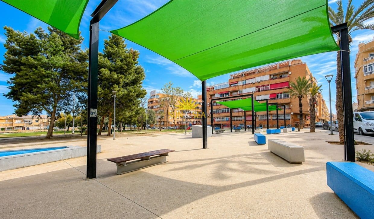 1 sypialnia Apartament na sprzedaż w Torrevieja z basenem - 93 900 € (Ref: 9946614)