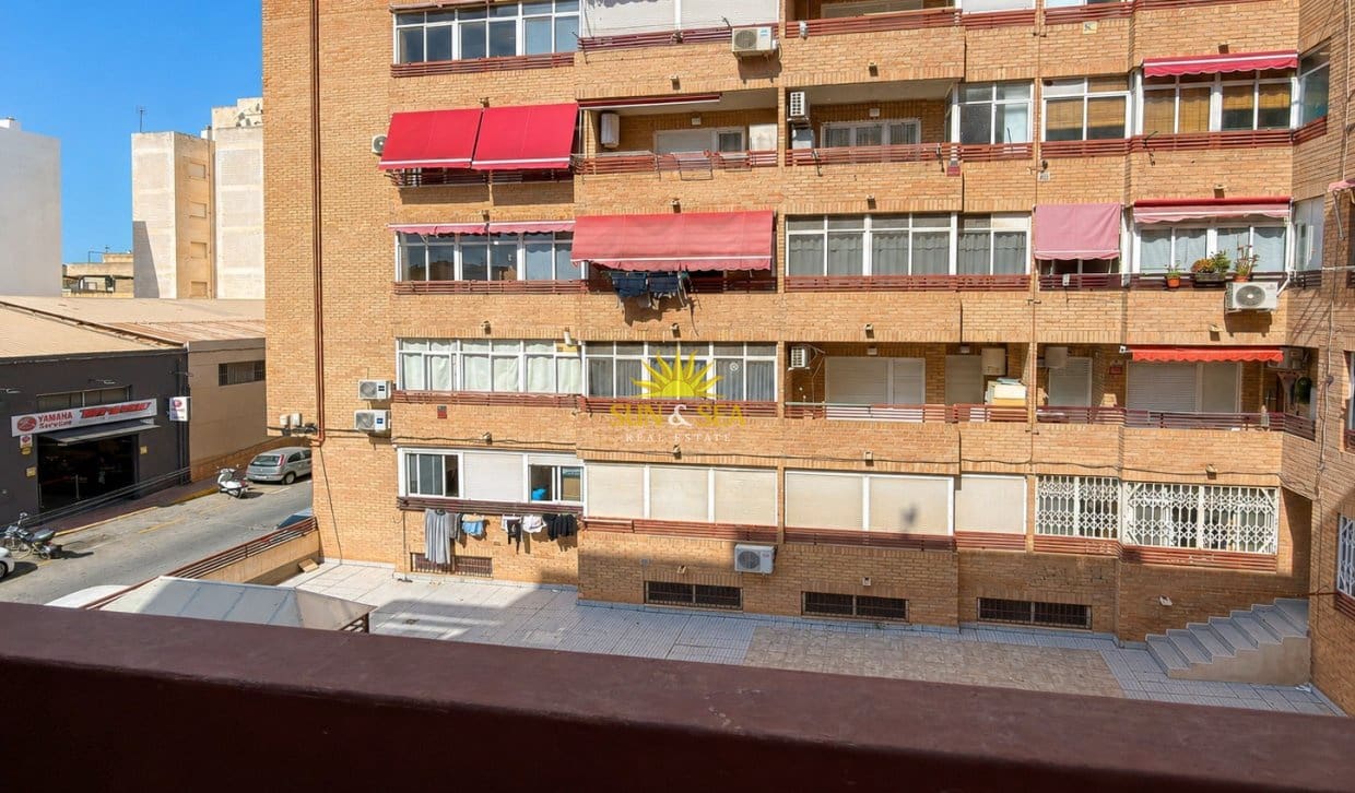 1 sypialnia Apartament na sprzedaż w Torrevieja z basenem - 93 900 € (Ref: 9946614)