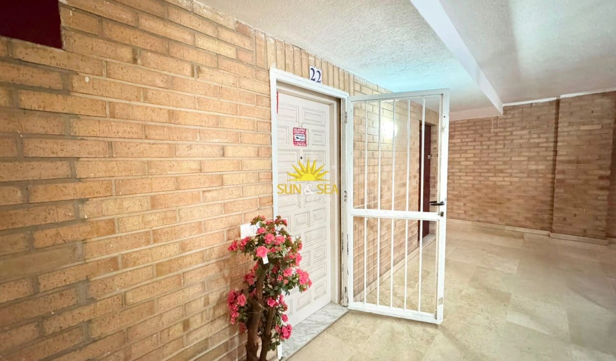 1 slaapkamer Appartement te huur in Torrevieja met zwembad - € 700 (Ref: 9946615)