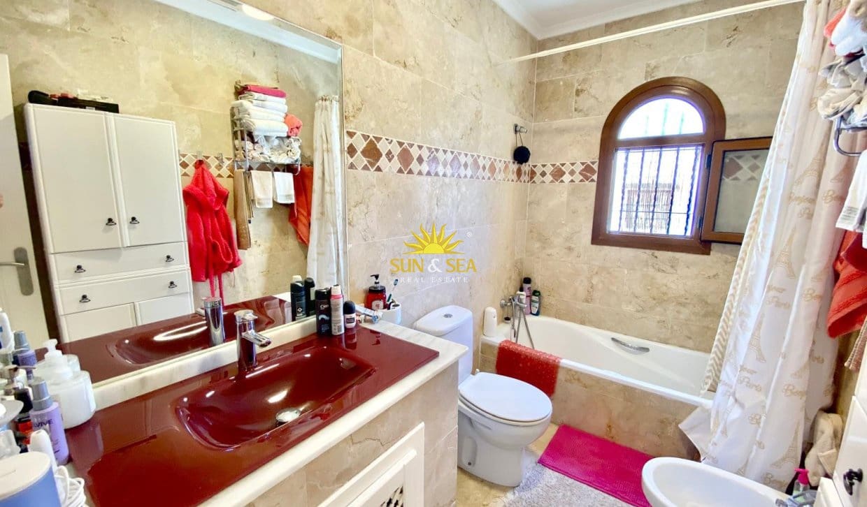 2 soveværelse Byhus til salg i Villamartin med swimmingpool - € 225.000 (Ref: 9946743)