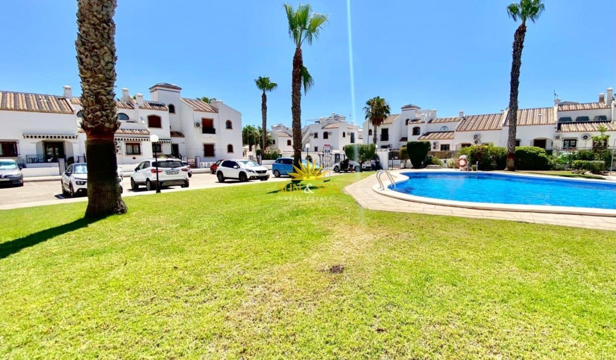 2 soveværelse Byhus til salg i Villamartin med swimmingpool - € 225.000 (Ref: 9946743)