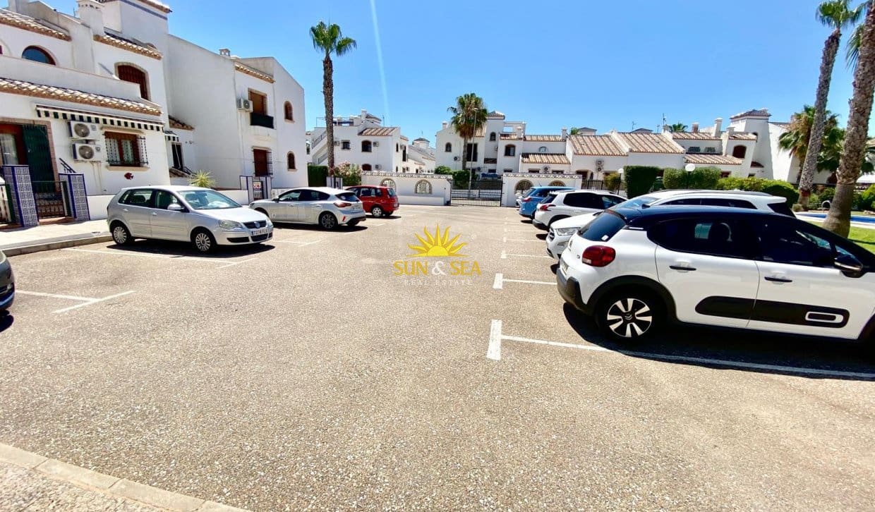 2 soveværelse Byhus til salg i Villamartin med swimmingpool - € 225.000 (Ref: 9946743)