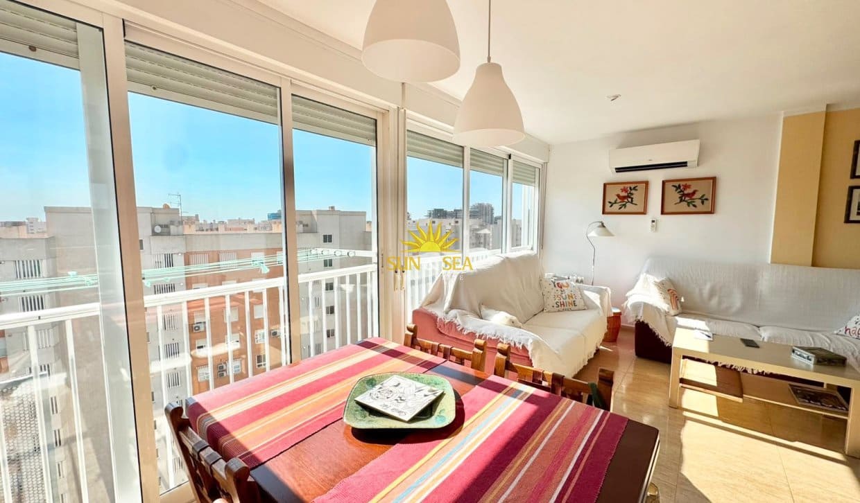 2 bedroom Apartment for holiday rental in Alicante / Alacant city with pool - € 1,300 (Ref: 9948572)