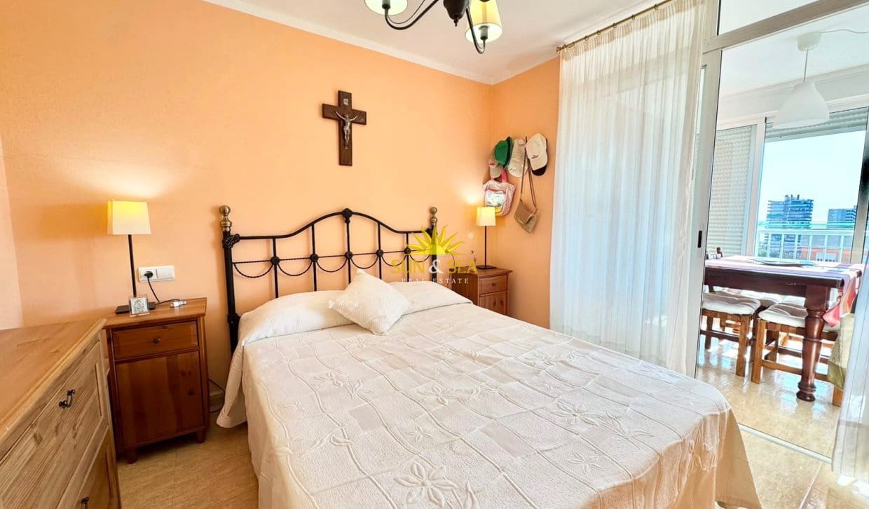 2 bedroom Apartment for holiday rental in Alicante / Alacant city with pool - € 1,300 (Ref: 9948572)