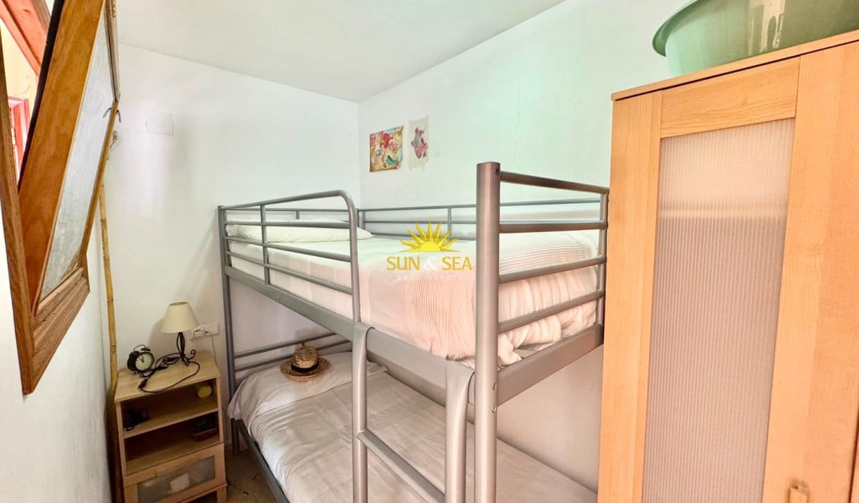 2 bedroom Apartment for holiday rental in Alicante / Alacant city with pool - € 1,300 (Ref: 9948572)