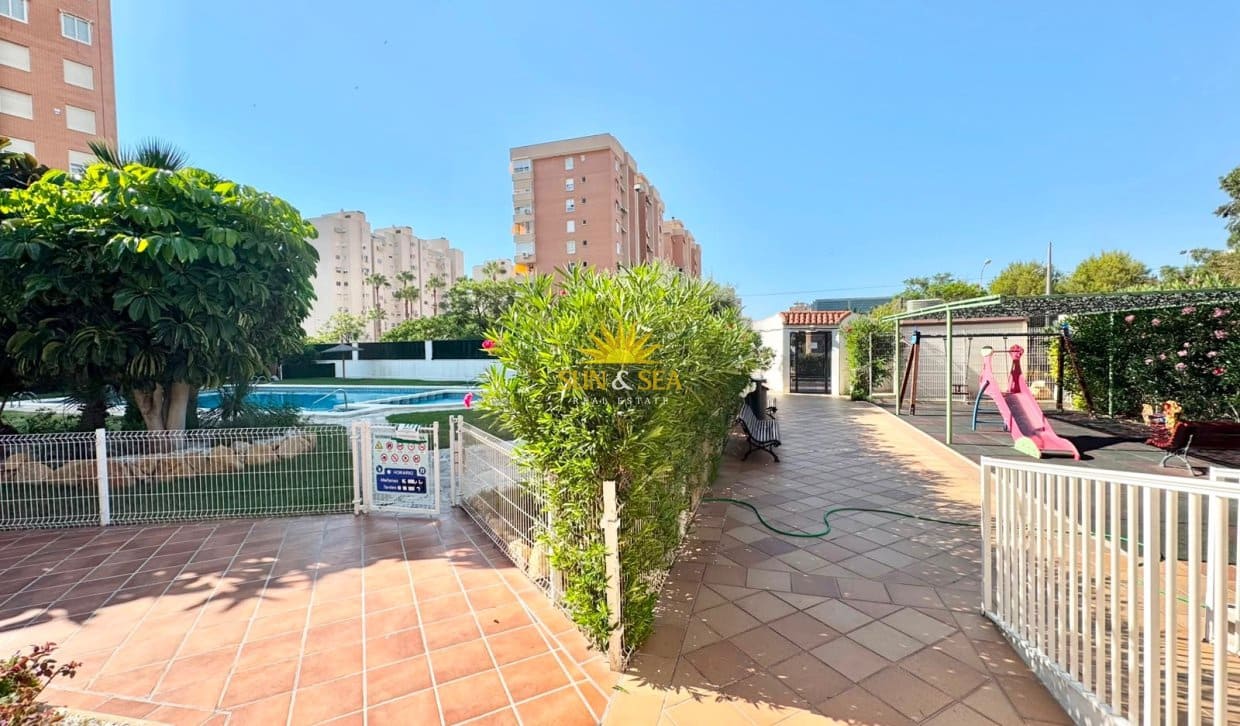 2 bedroom Apartment for holiday rental in Alicante / Alacant city with pool - € 1,300 (Ref: 9948572)