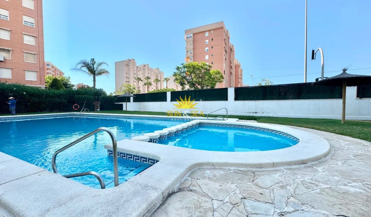 2 bedroom Apartment for holiday rental in Alicante / Alacant city with pool - € 1,300 (Ref: 9948572)