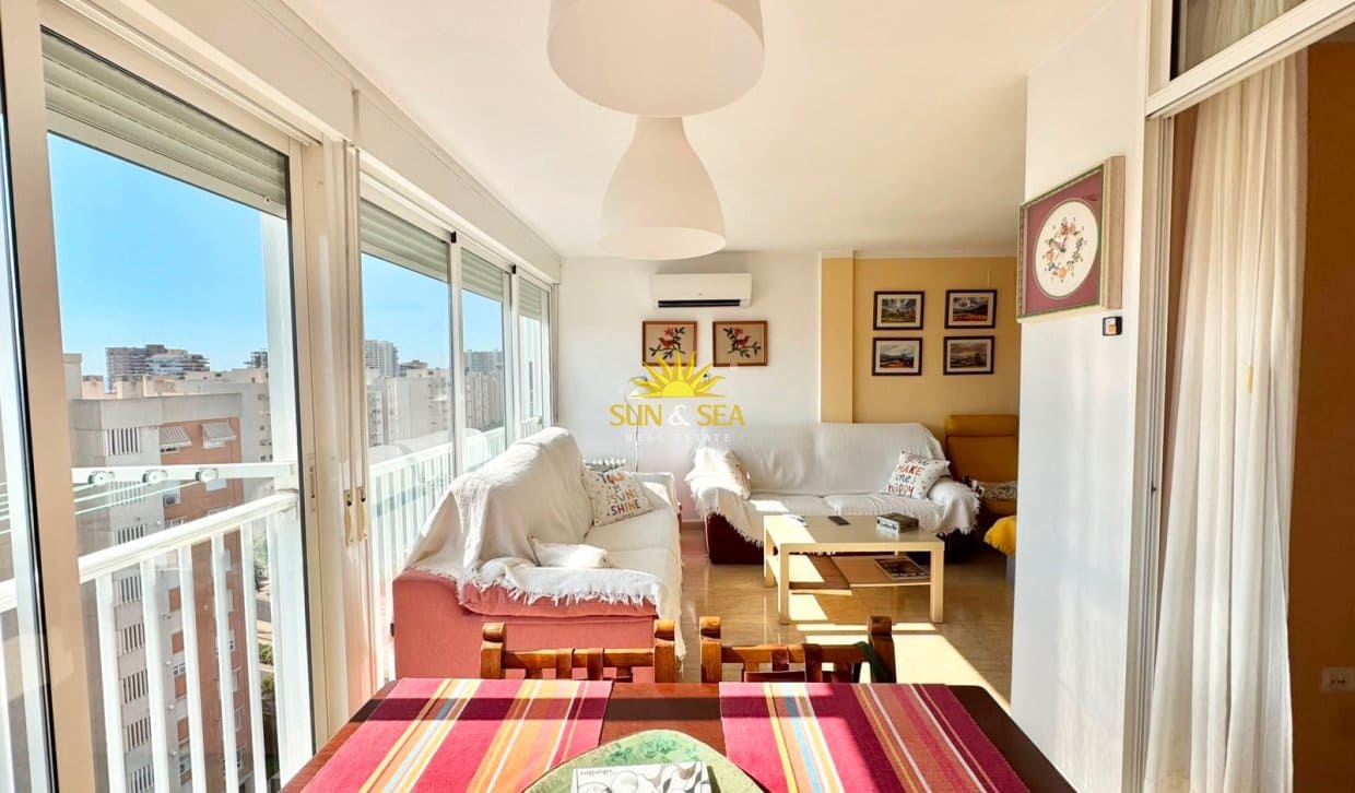 2 bedroom Apartment for holiday rental in Alicante / Alacant city with pool - € 1,300 (Ref: 9948572)