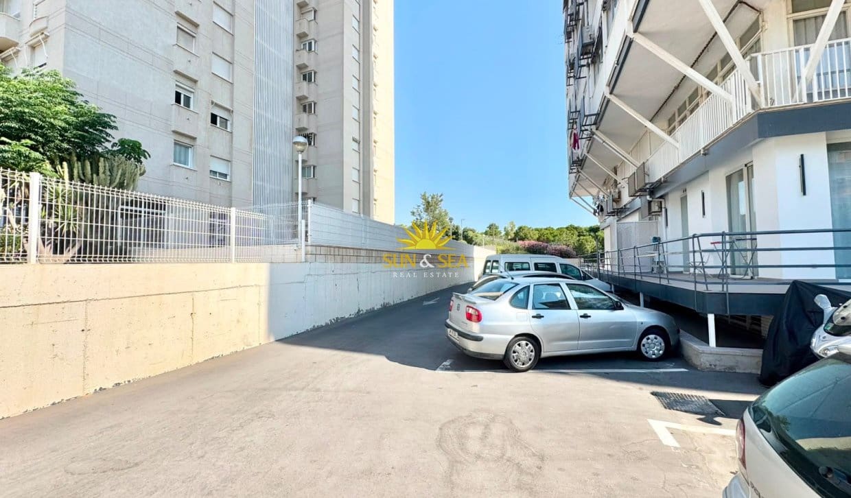 2 bedroom Apartment for holiday rental in Alicante / Alacant city with pool - € 1,300 (Ref: 9948572)