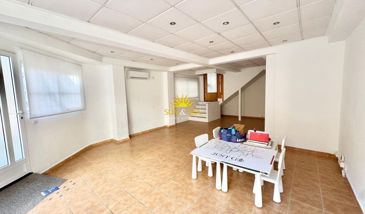 Local Comercial de 2 habitaciones en Santa Pola en alquiler - 900 € (Ref: 9948573)