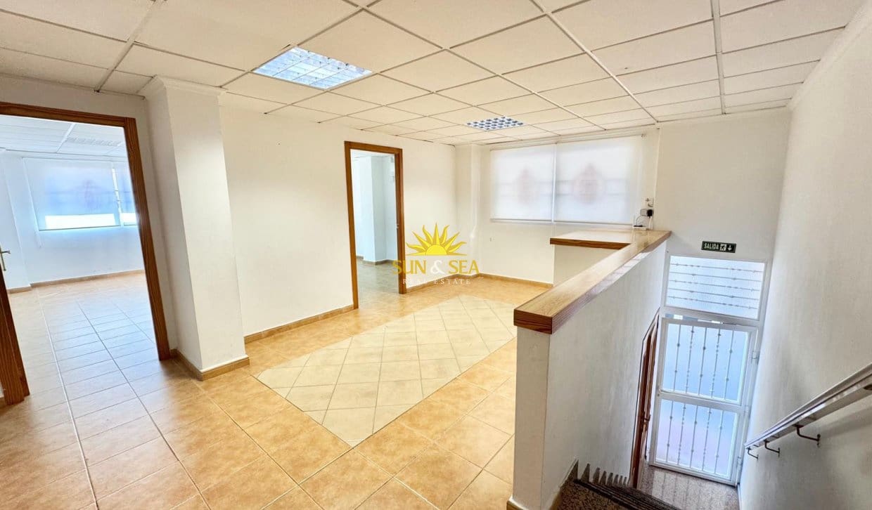 Local Comercial de 2 habitaciones en Santa Pola en alquiler - 900 € (Ref: 9948573)