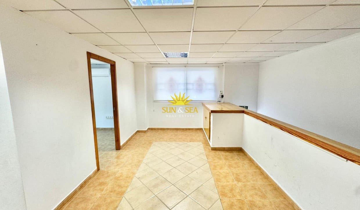 Local Comercial de 2 habitaciones en Santa Pola en alquiler - 900 € (Ref: 9948573)