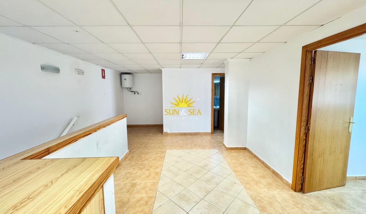 Local Comercial de 2 habitaciones en Santa Pola en alquiler - 900 € (Ref: 9948573)