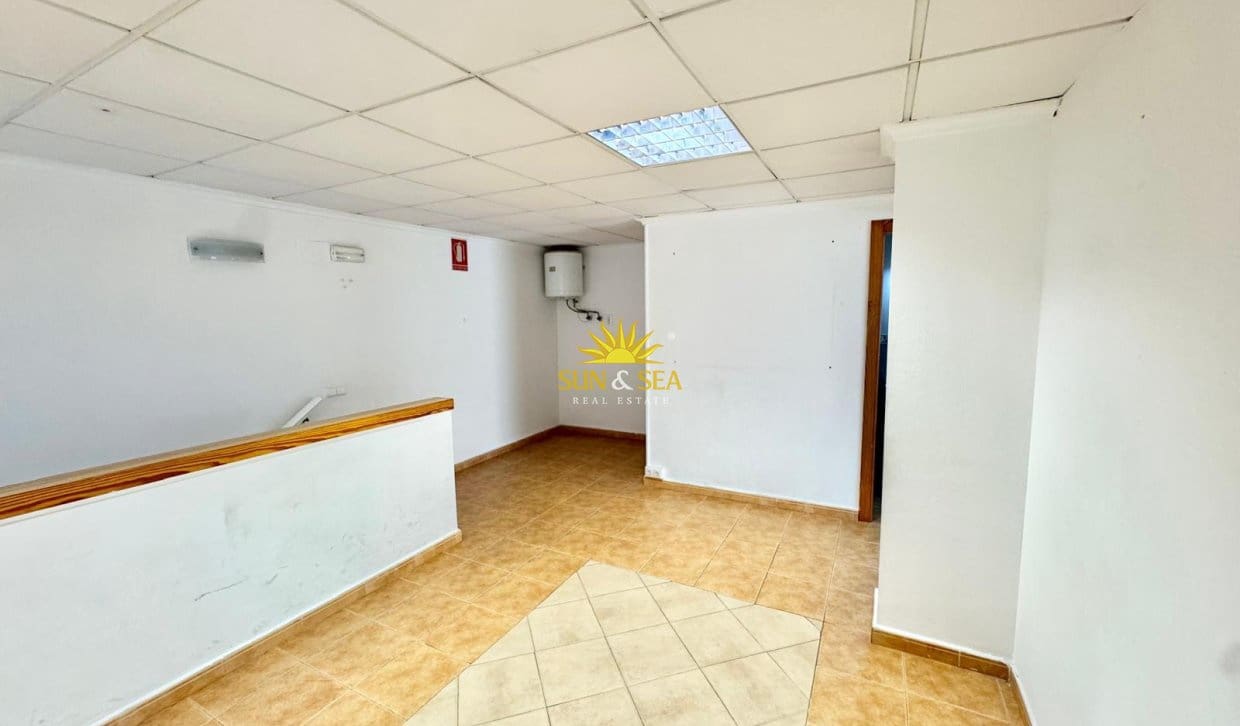 Local Comercial de 2 habitaciones en Santa Pola en alquiler - 900 € (Ref: 9948573)