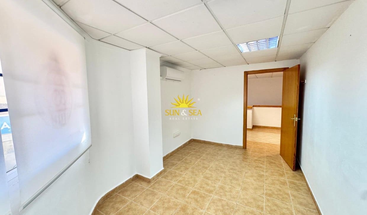 Local Comercial de 2 habitaciones en Santa Pola en alquiler - 900 € (Ref: 9948573)