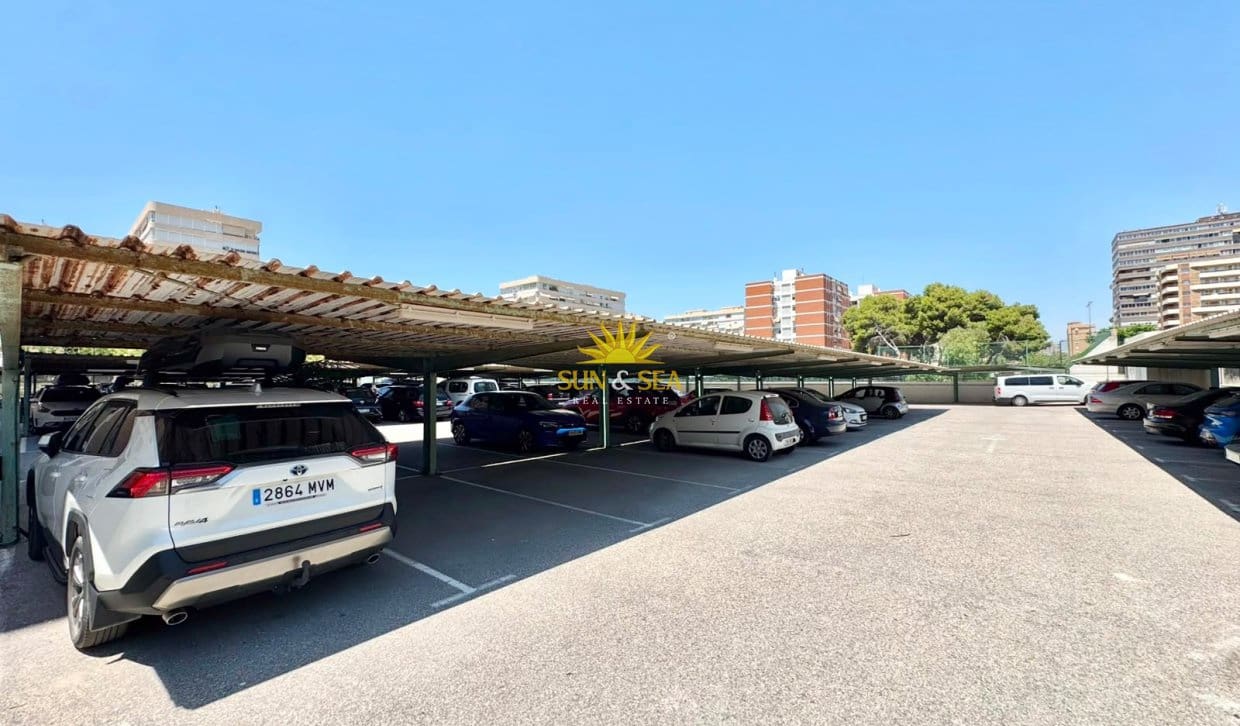 1 Zimmer Apartment zu vermieten in Alicante / Alacant Stadt mit Pool Garage - 1.200 € (Ref: 9948685)