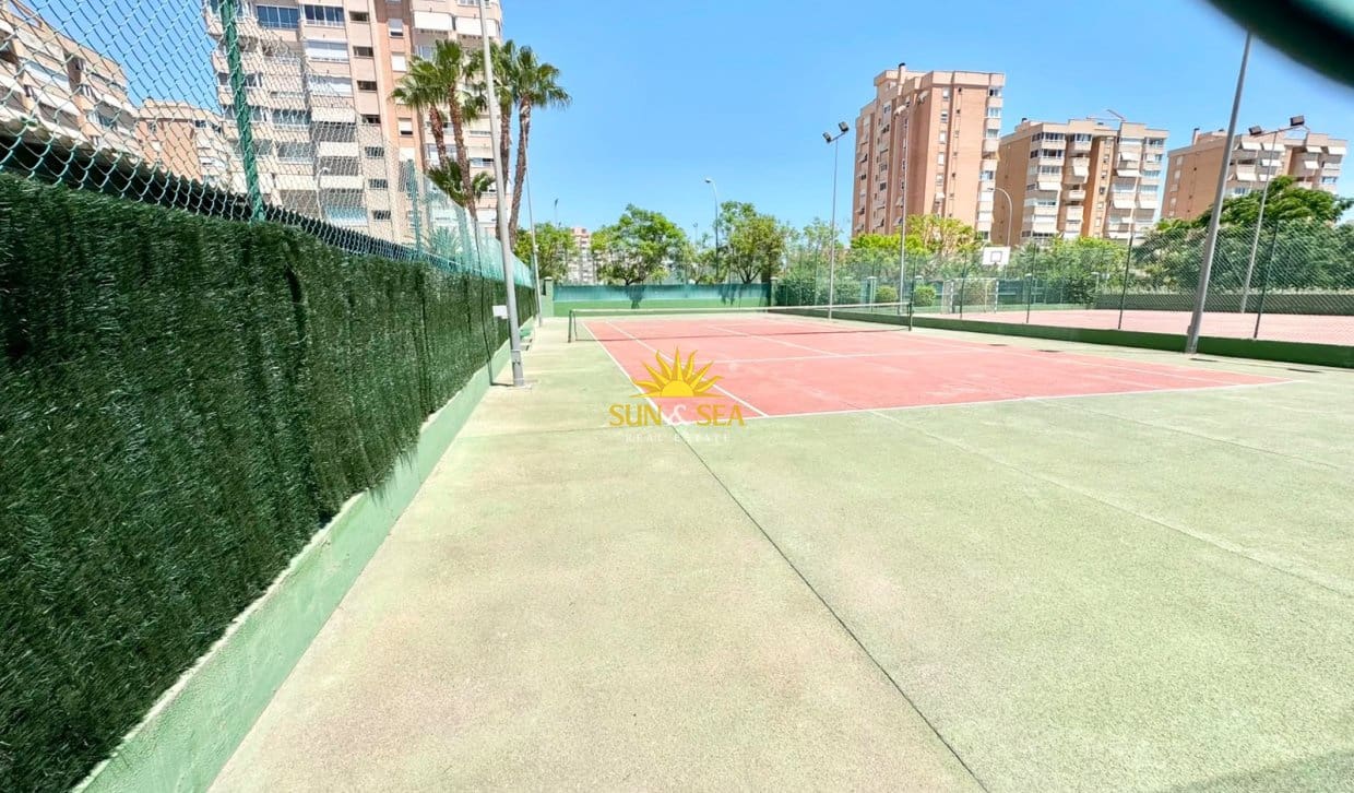 2 bedroom Apartment for holiday rental in Alicante / Alacant city with pool garage - € 1,100 (Ref: 9948686)