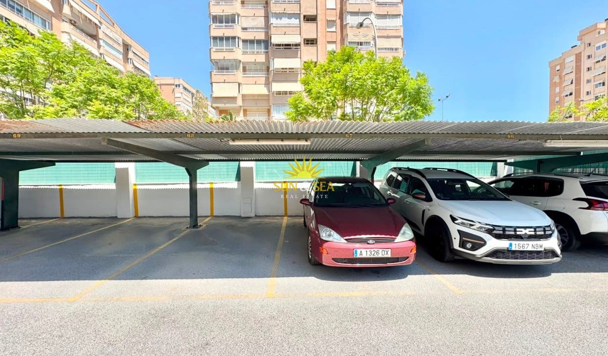 2 bedroom Apartment for holiday rental in Alicante / Alacant city with pool garage - € 1,100 (Ref: 9948686)