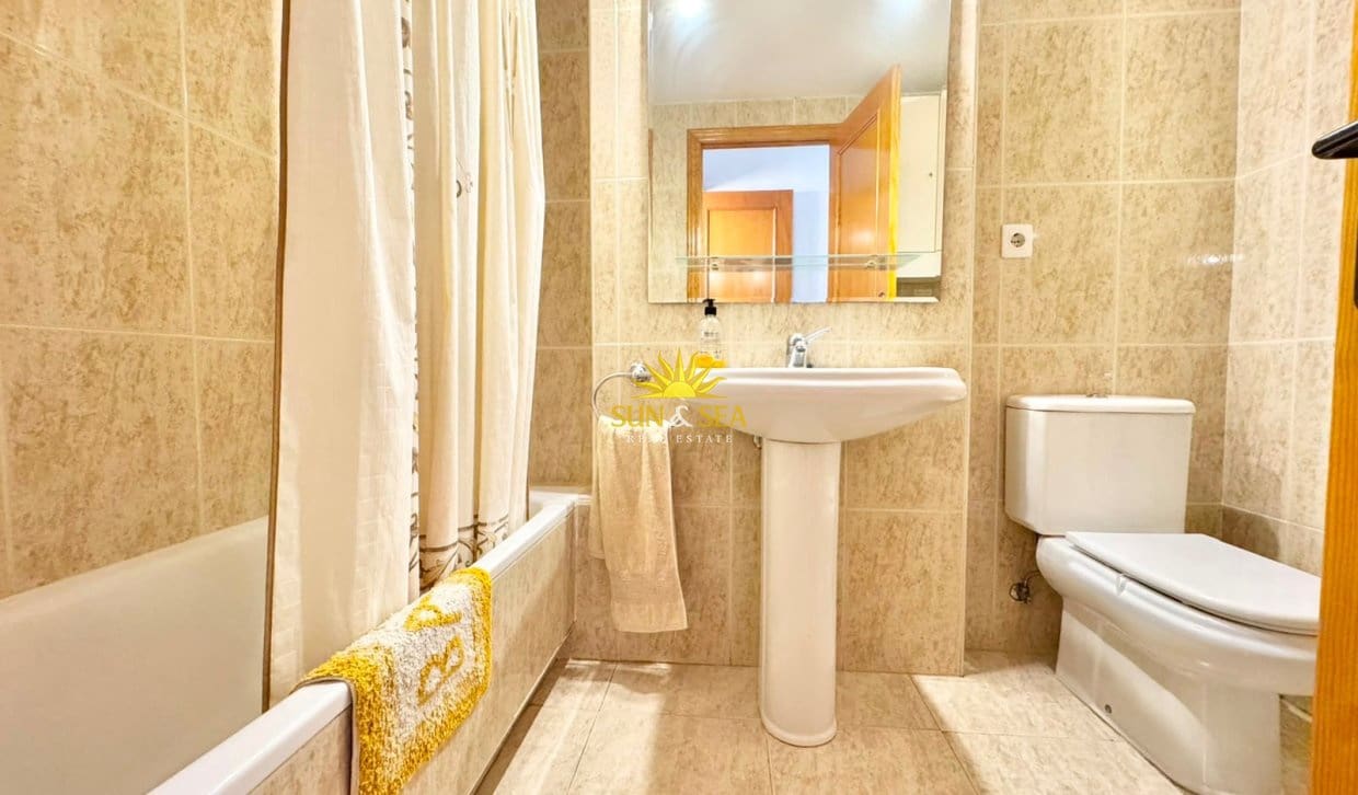2 bedroom Apartment for holiday rental in Alicante / Alacant city with pool garage - € 1,100 (Ref: 9948686)
