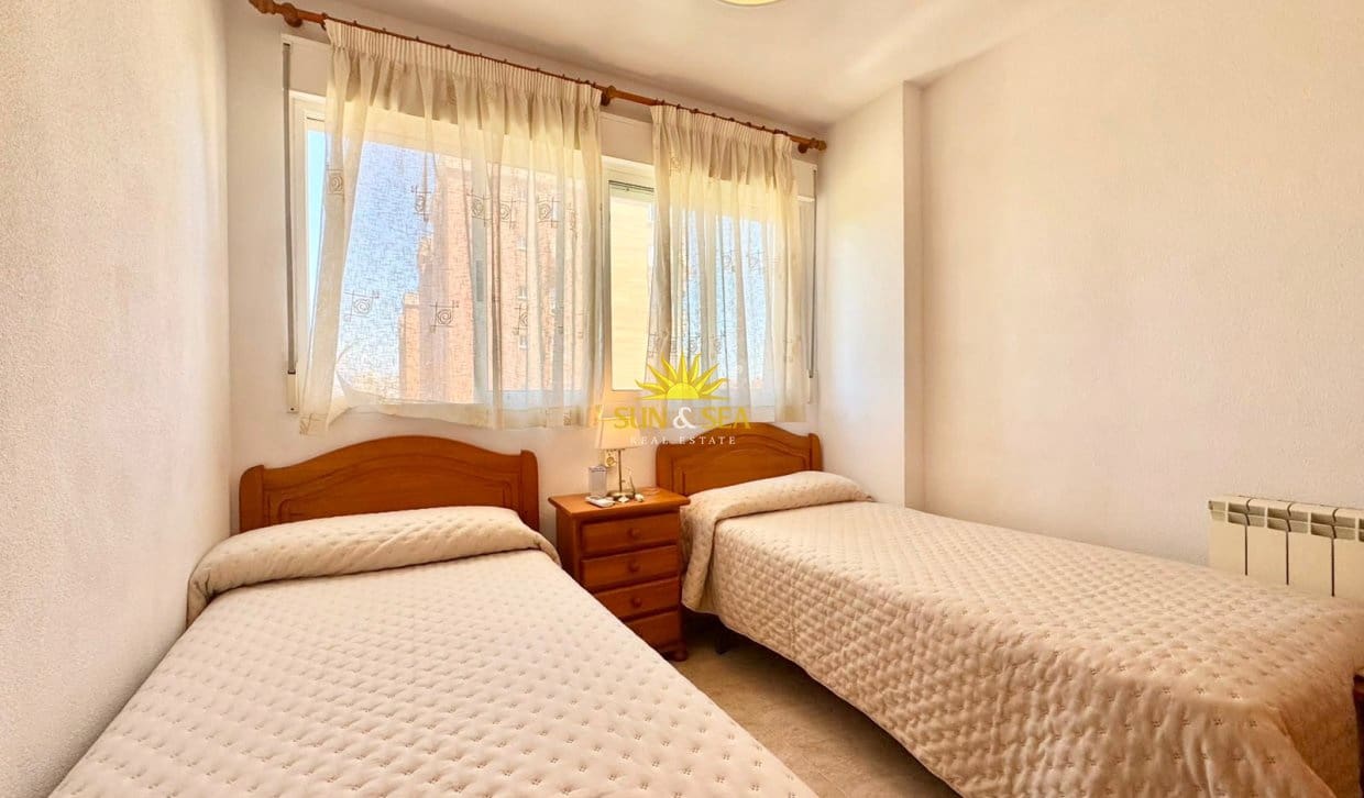 2 bedroom Apartment for holiday rental in Alicante / Alacant city with pool garage - € 1,100 (Ref: 9948686)