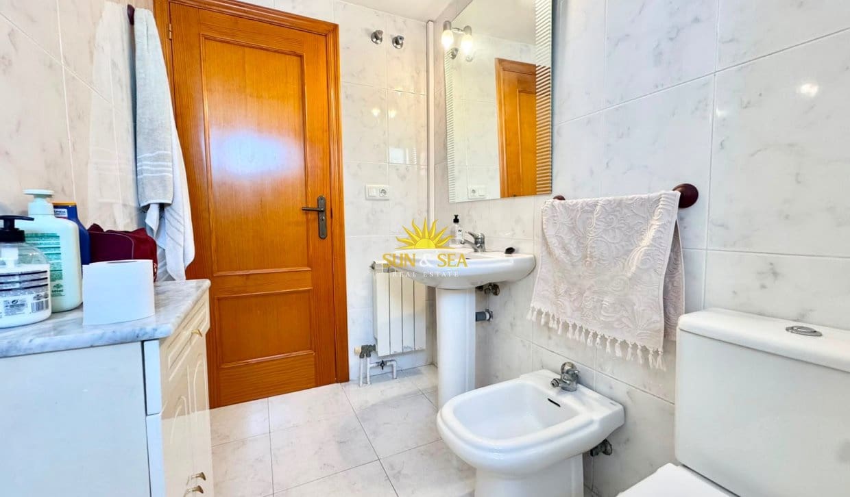 2 bedroom Apartment for holiday rental in Alicante / Alacant city with pool garage - € 1,100 (Ref: 9948686)