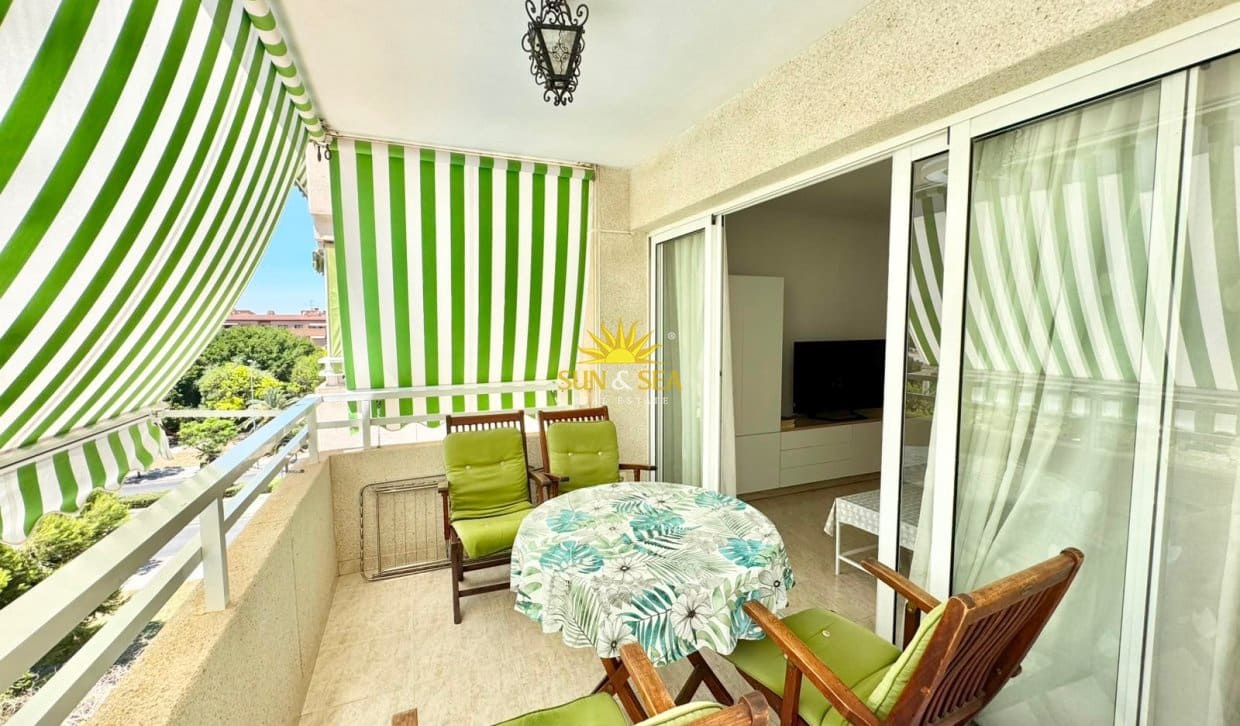 2 bedroom Apartment for holiday rental in Alicante / Alacant city with pool garage - € 1,100 (Ref: 9948686)