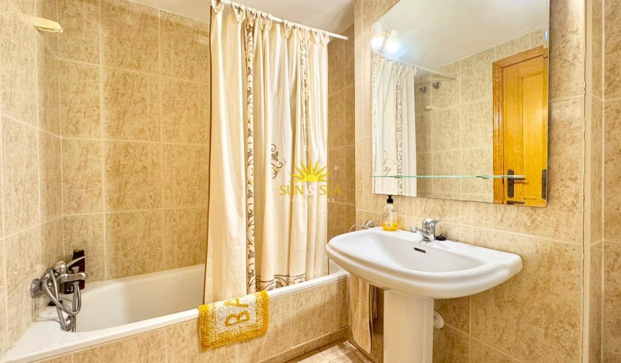 2 bedroom Apartment for holiday rental in Alicante / Alacant city with pool garage - € 1,100 (Ref: 9948686)