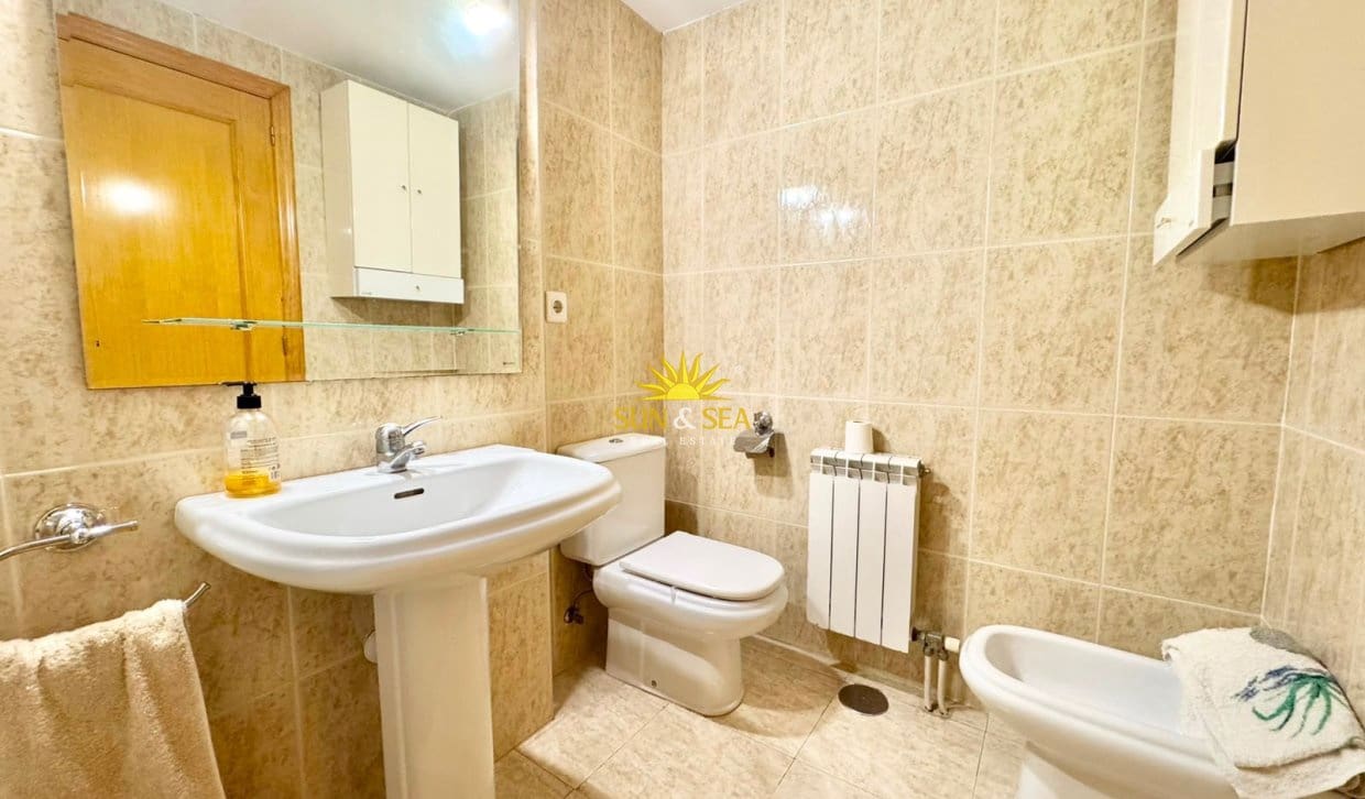 2 bedroom Apartment for holiday rental in Alicante / Alacant city with pool garage - € 1,100 (Ref: 9948686)