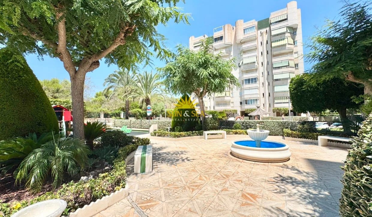 2 bedroom Apartment for holiday rental in Alicante / Alacant city with pool garage - € 1,100 (Ref: 9948686)