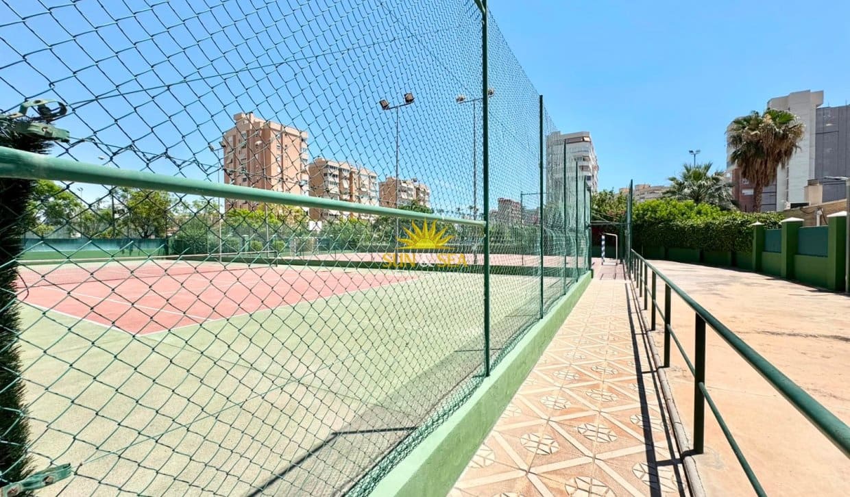2 bedroom Apartment for holiday rental in Alicante / Alacant city with pool garage - € 1,100 (Ref: 9948686)
