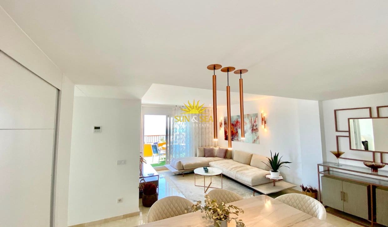 2 chambre Penthouse à vendre à Punta Prima avec piscine - 670 000 € (Ref: 9948840)