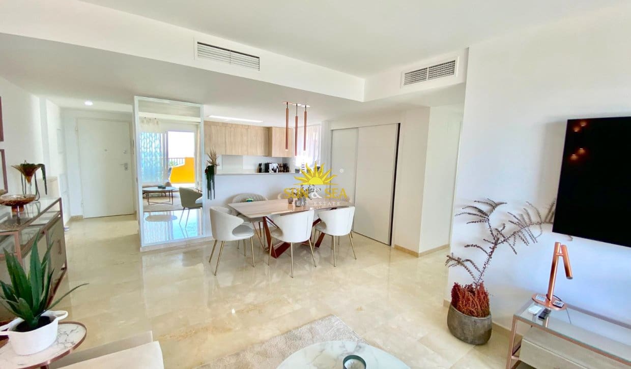 2 chambre Penthouse à vendre à Punta Prima avec piscine - 670 000 € (Ref: 9948840)