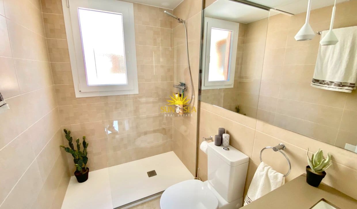2 chambre Penthouse à vendre à Punta Prima avec piscine - 670 000 € (Ref: 9948840)