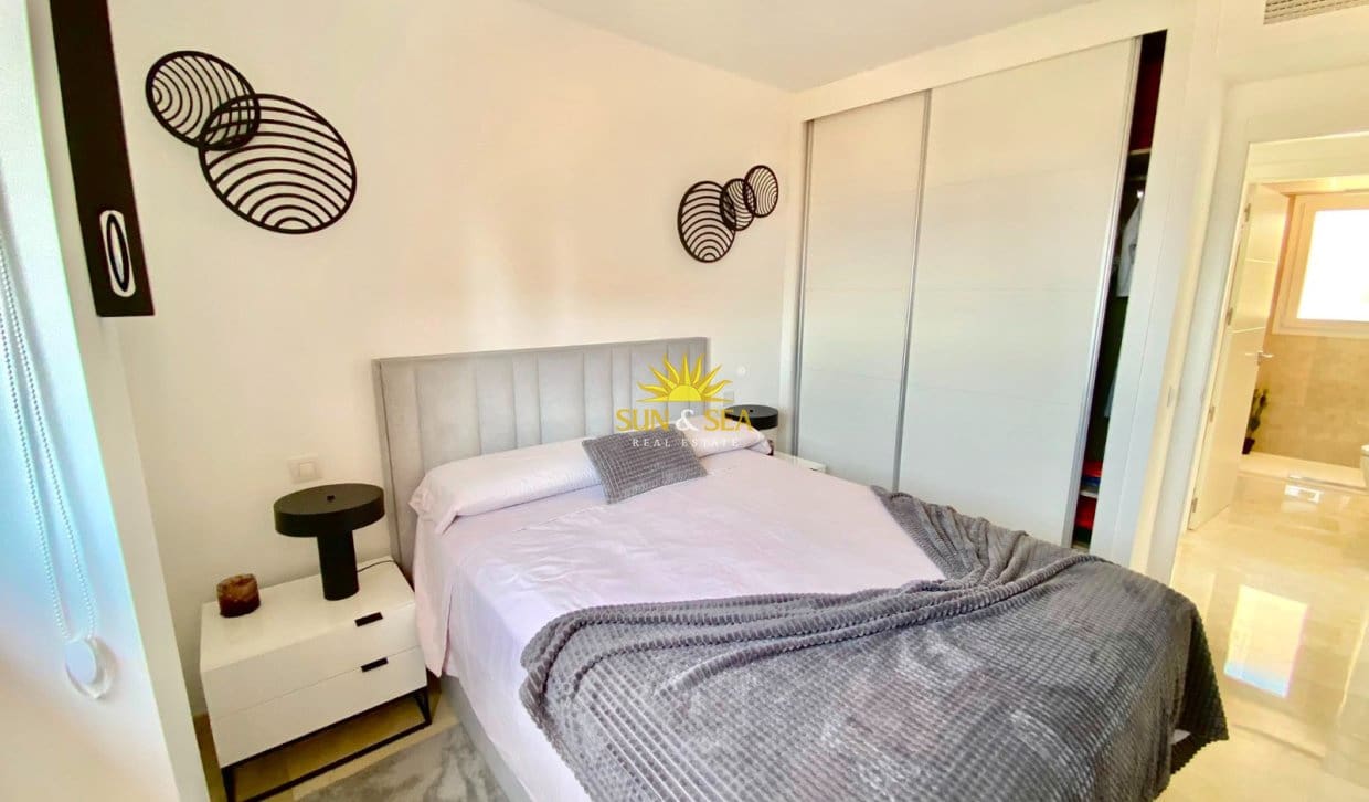 2 chambre Penthouse à vendre à Punta Prima avec piscine - 670 000 € (Ref: 9948840)