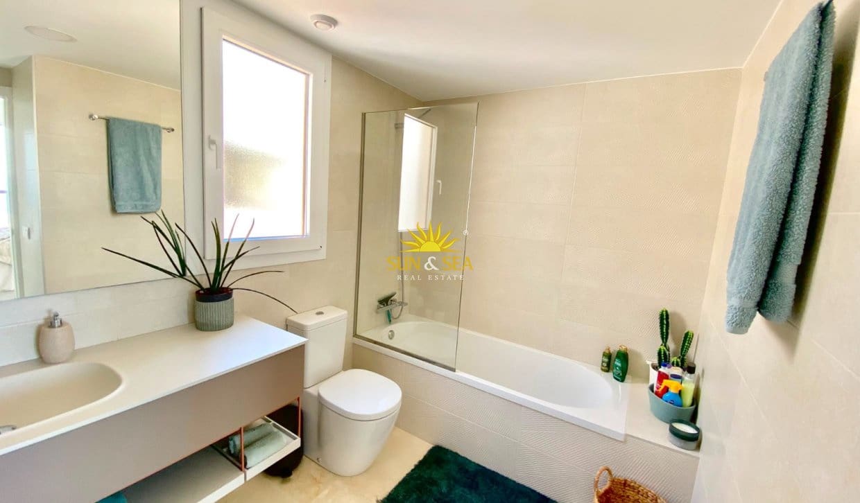 2 chambre Penthouse à vendre à Punta Prima avec piscine - 670 000 € (Ref: 9948840)