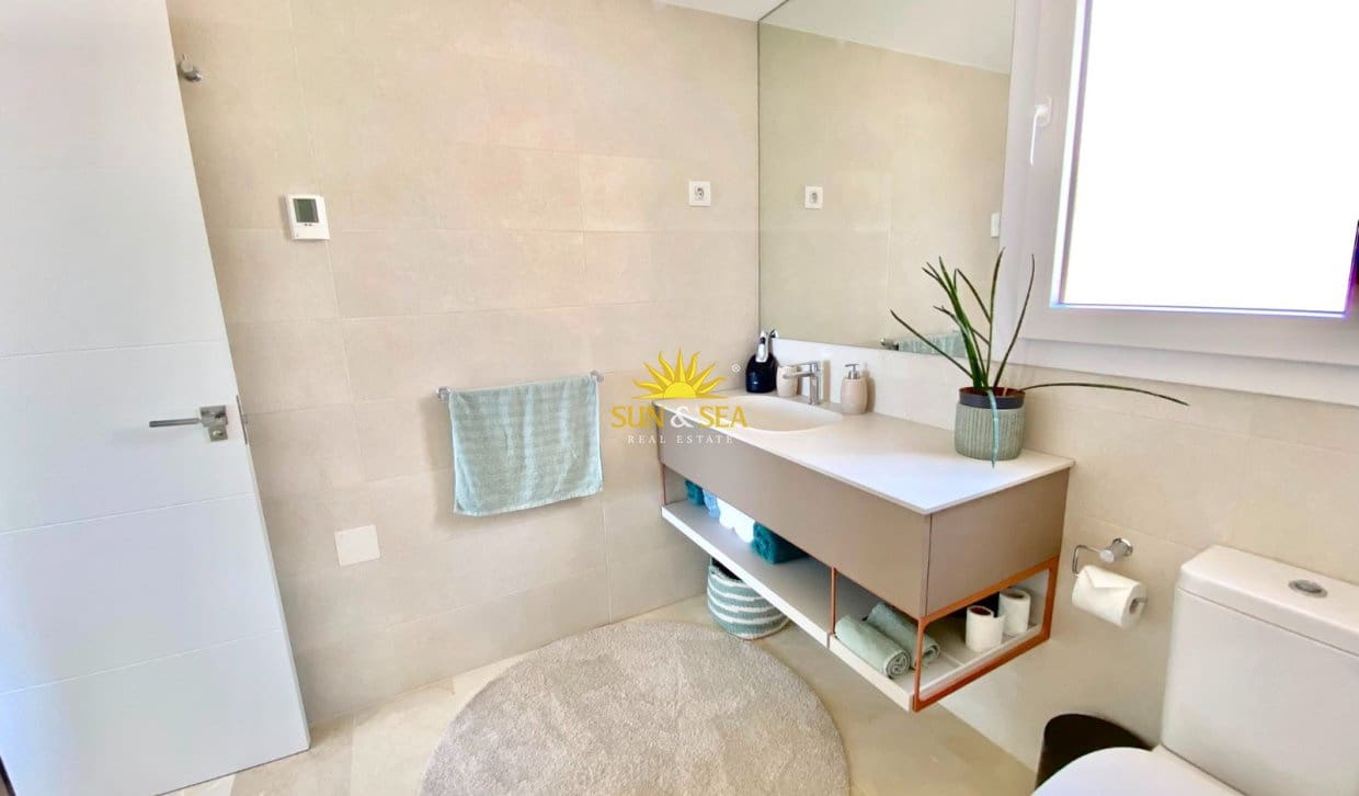 2 chambre Penthouse à vendre à Punta Prima avec piscine - 670 000 € (Ref: 9948840)