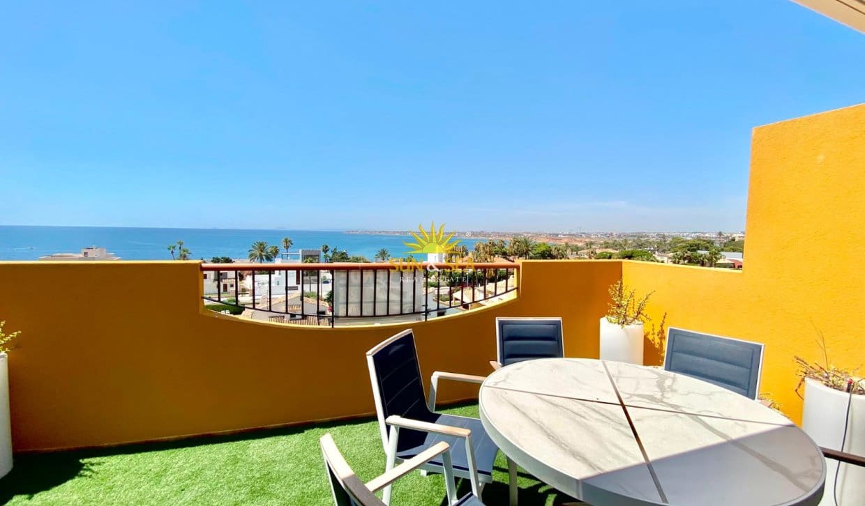 2 chambre Penthouse à vendre à Punta Prima avec piscine - 670 000 € (Ref: 9948840)