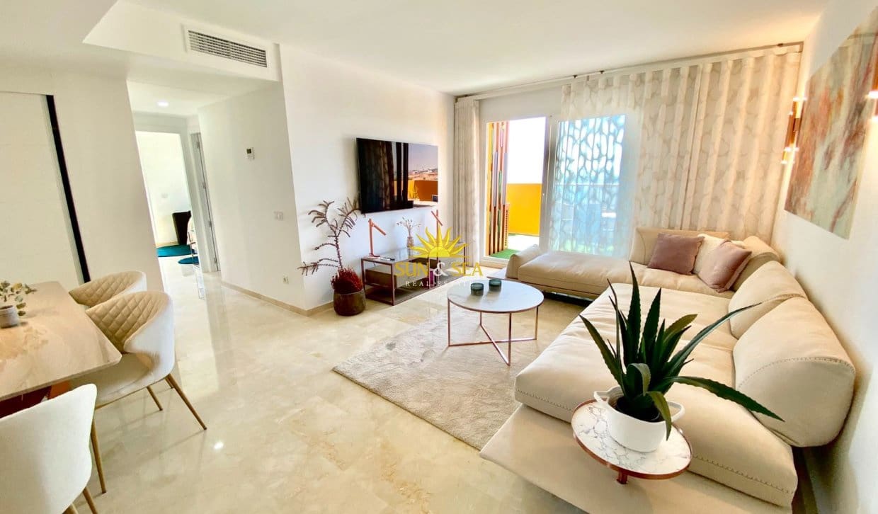 2 chambre Penthouse à vendre à Punta Prima avec piscine - 670 000 € (Ref: 9948840)
