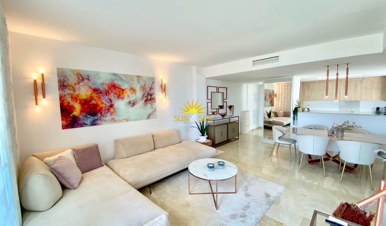 2 chambre Penthouse à vendre à Punta Prima avec piscine - 670 000 € (Ref: 9948840)