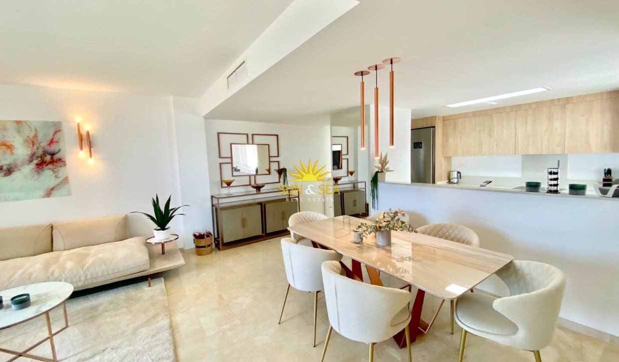 2 chambre Penthouse à vendre à Punta Prima avec piscine - 670 000 € (Ref: 9948840)